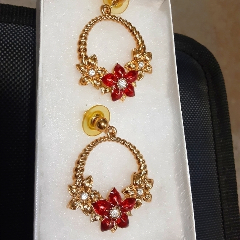 Vintage Avon. Poinsettia Enamel  Earrings.